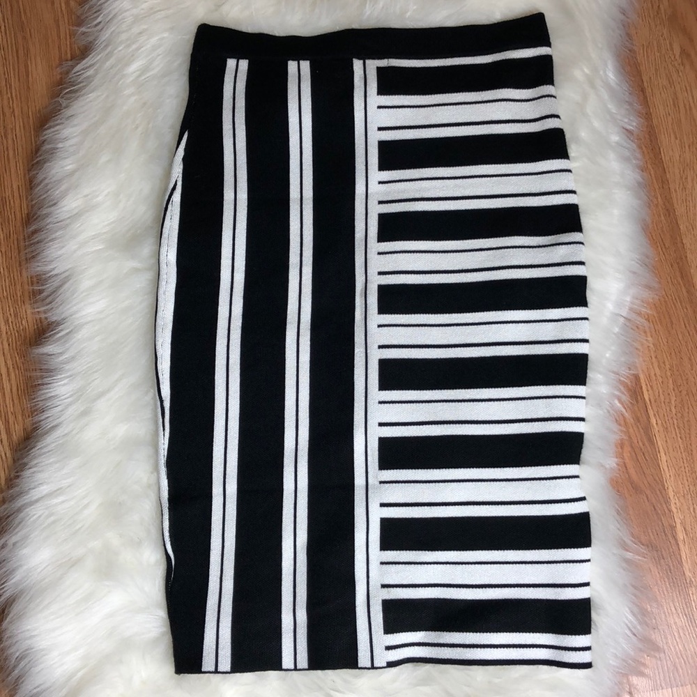 Lush midi skirt ❕Black & White ❕Sz: L
